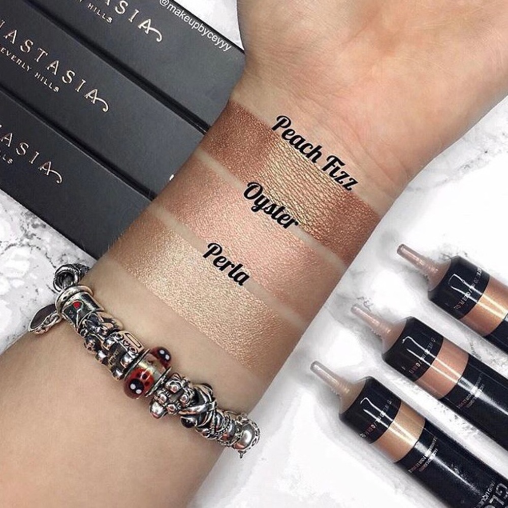 Anastasia Beverly Hills Liquid Glow in Oyster - Picture 4 of 8